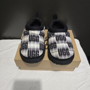 KIDS SIZE 12 UGG TASMAN WAVELENGTH BLK/WHT